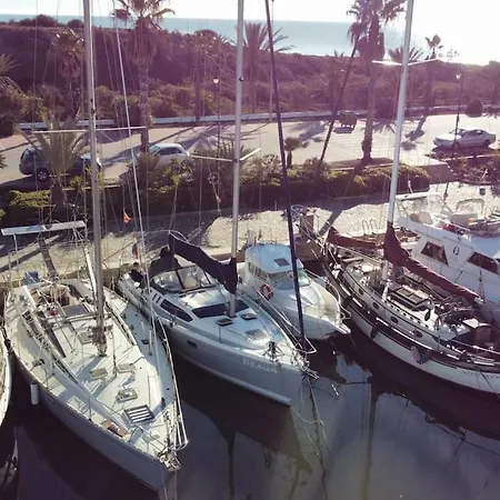 Op Zeiljacht In Alicante Botel