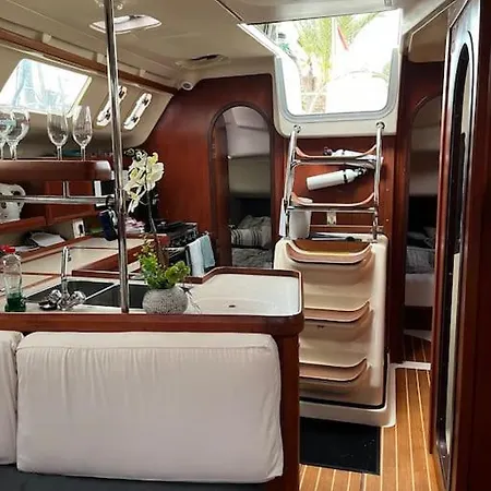 Op Zeiljacht In Alicante *